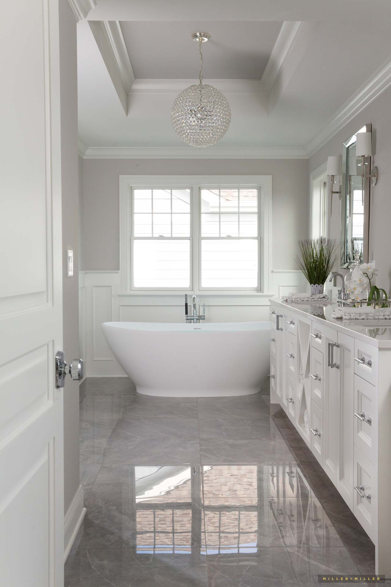 Inspiring Room White Monochromatic Elegant Classic Master Bathroom